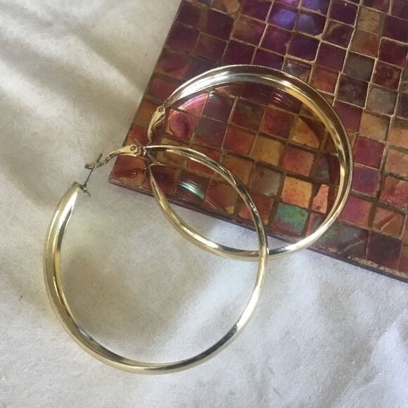 $8 ea or 3/$15. Large Goldtone Knife Edge Hoops - Picture 2 of 5